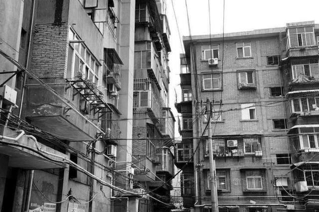 市中心的老房子能买吗?李嘉诚的买房就是买位