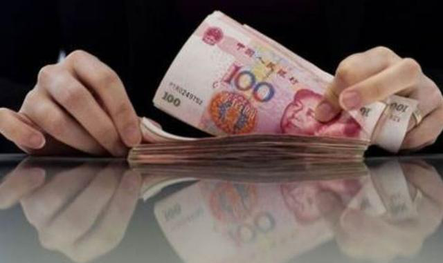 银行存钱时,自动转存和人工转存的利息为啥差