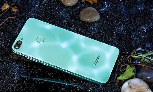 卖断货的手机,荣耀9i斩获京东手机销量冠军!