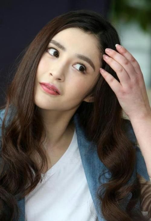 手丑人美的女星,刘涛的手老了二十岁郑爽的似