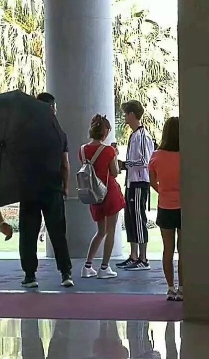 《甜蜜暴击》路透合集 鹿晗穿厚重玩偶服变兔子