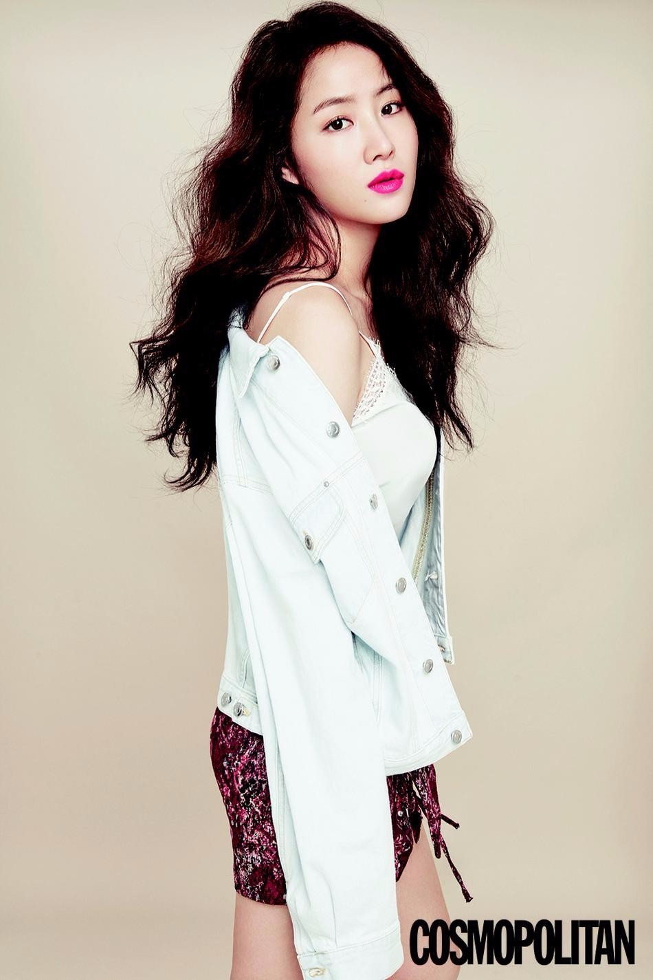 昭宥拍泳装写真 沙滩上秀性感身材