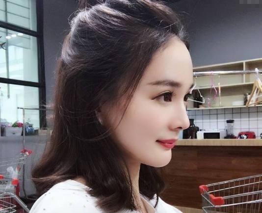 0张照片中,据说9张是假的杨幂,难道只有真粉才