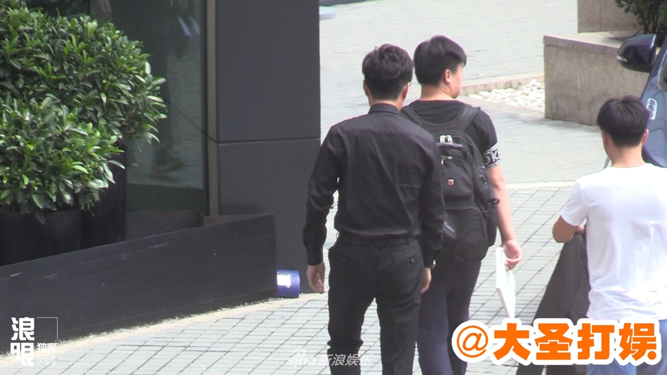 靳东又做霸道总裁 江疏影大笑卖萌鬼脸不断
