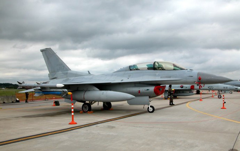 韩国航空工业也是从仿制开始的，那就是F-16的组装生产。进口的135架F-16，其中有96架在韩国生产。最终担纲组装的是韩国最大的两家公司——三星和大宇。