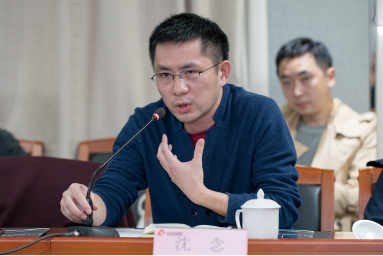 作家沈念道出了创作中的焦虑,"我觉得文学,小说需要复杂的经验,精神来