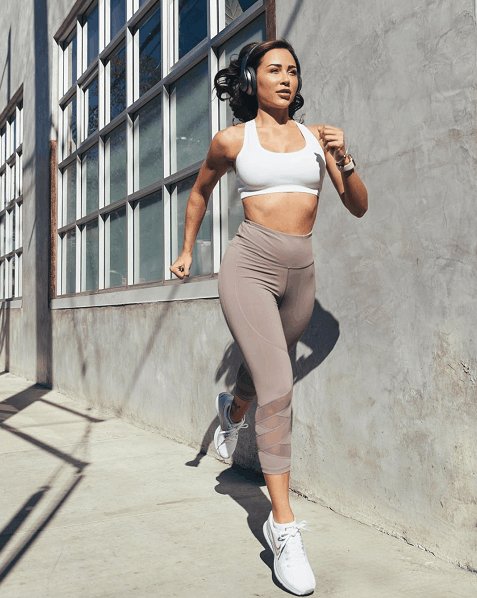 30岁妹纸年收入千万, 每天泡8小时健身房