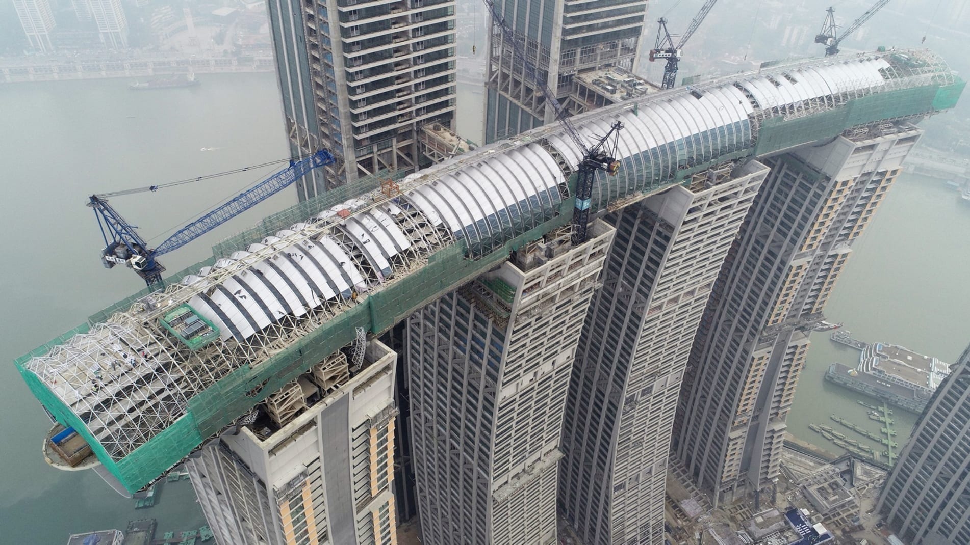 重庆横向摩天大楼 即将建成