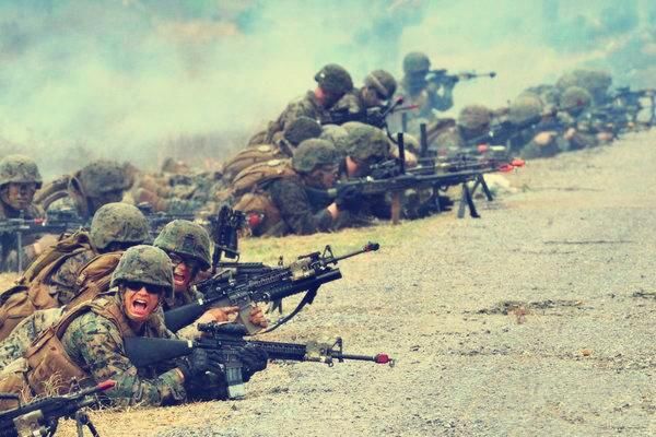 俄罗斯后院又起火!出动两千兵力打实弹,美日联