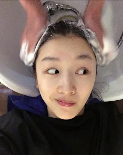 娱乐圈皮肤最好的女明星,素颜像一个初中生