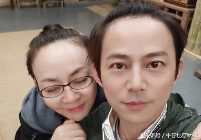 黄磊和何炅做常驻嘉宾,是《向往的生活》节目