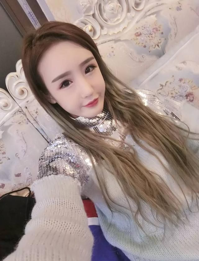 给网络主播刷礼物的金主生活里是什么职业?