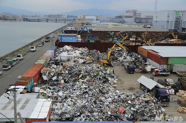 中国禁止洋垃圾入境,国外瞬间乱套了,都想让