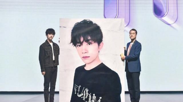 易烊千玺身高惹争议,一张海报说明实情,网友:黑