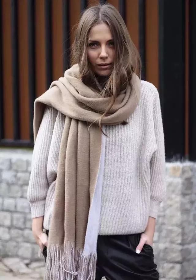 火遍全球cashmere羊绒围巾,明星收起Burberry