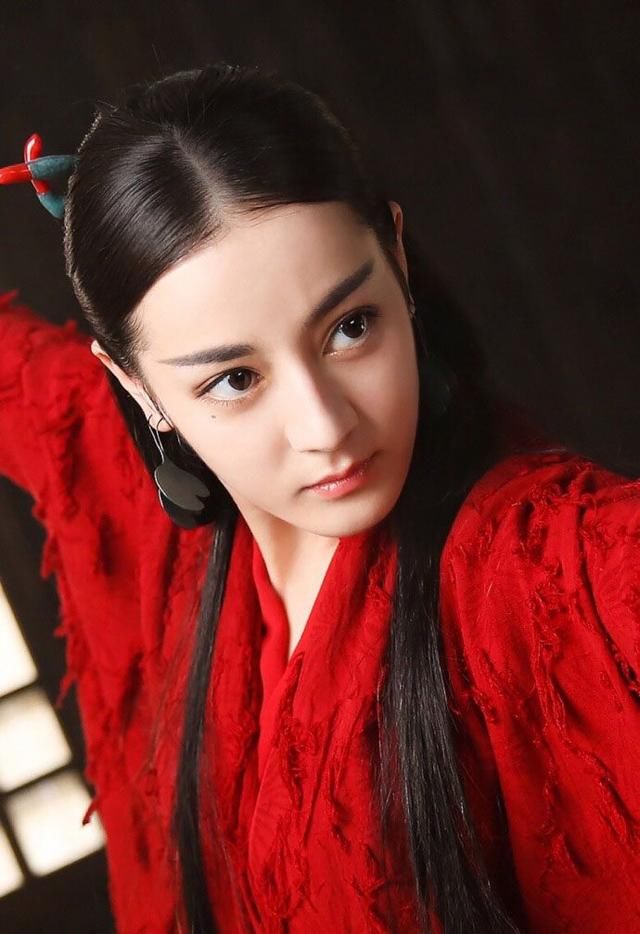 一直以为赵丽颖的红衣古装最美,直到看到迪丽