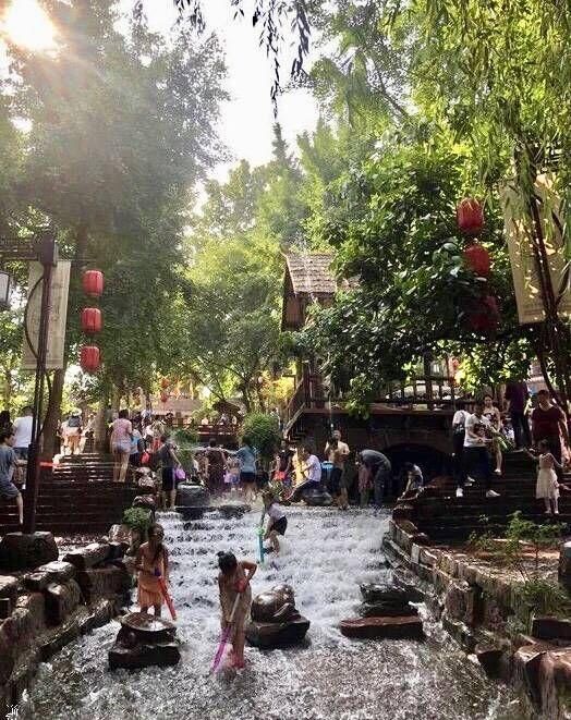 这座千年古镇,是夏季最受成都人欢迎的避暑之