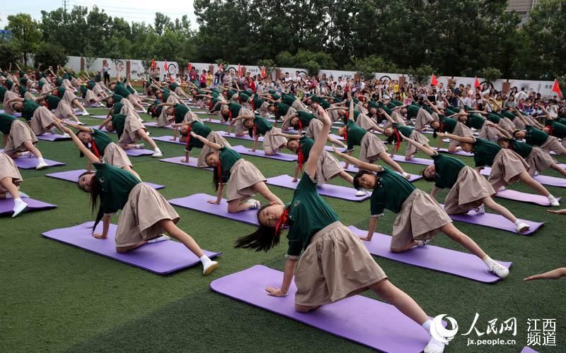 表演武术、诗词朗诵、手绘长卷 江西各地庆祝