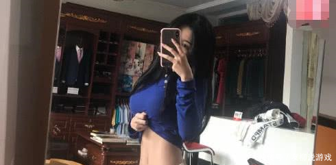 网友商场偶遇莉哥直播,莉哥身高一米五竟和冯