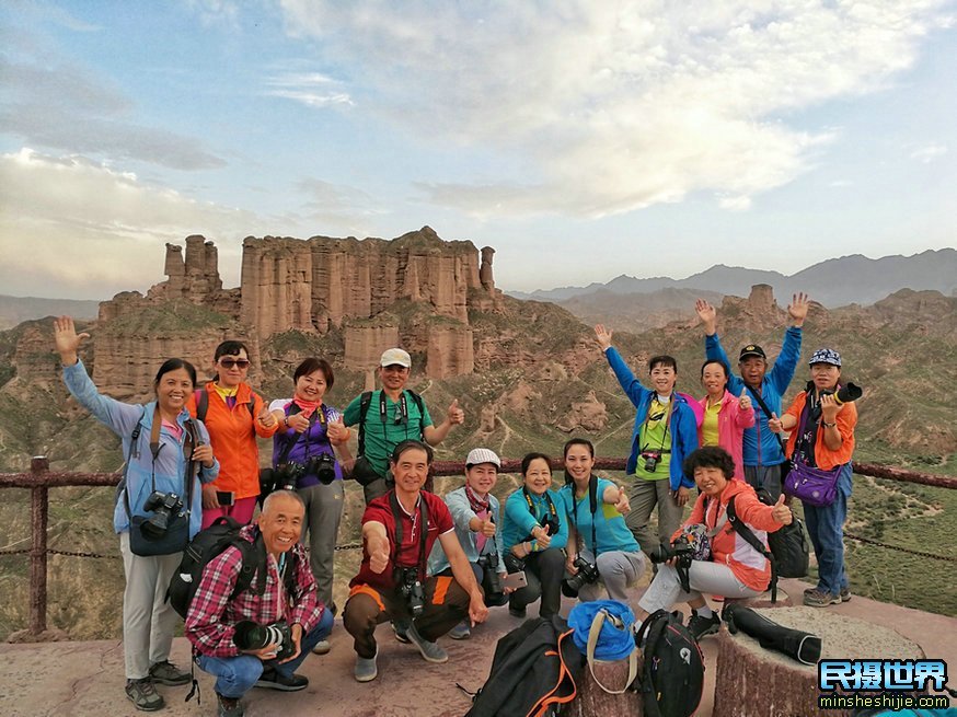 额济纳胡杨林摄影团-怪树林-七彩丹霞-波浪谷-雨岔大峡谷摄影 额济纳胡杨林摄影团-怪树林-七彩丹霞-波浪谷-雨岔大峡谷摄影