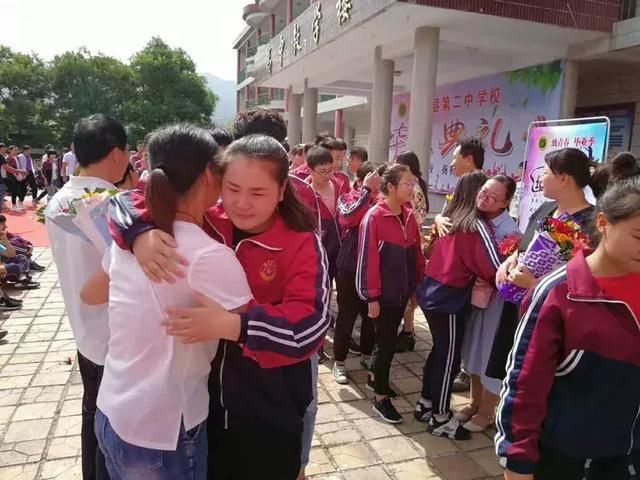 翼城某学校校长与高三女老师的微信记录曝光!