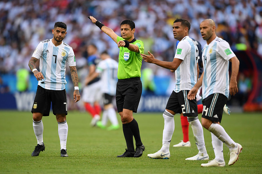 世界杯季军战:比利时vs英格兰的裁判是谁?还执