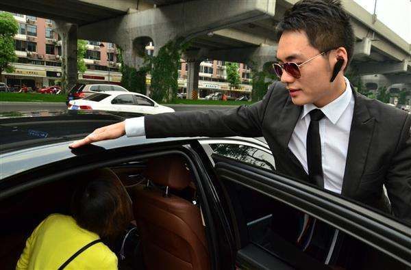 美团和滴滴掐架,最得利是专车司机?跑满一天有