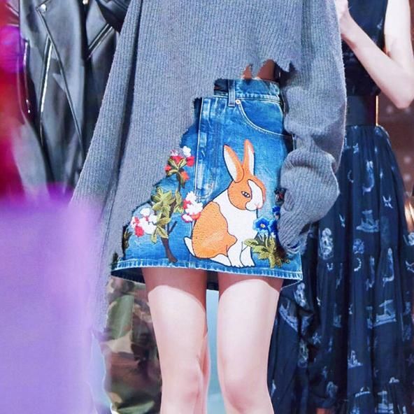 每年秋天都会入手几款半身裙,配上打底裤真是