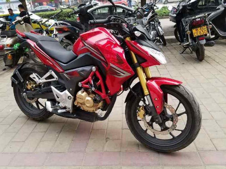 想选择一款家用,排量在150cc,性能优异的摩托