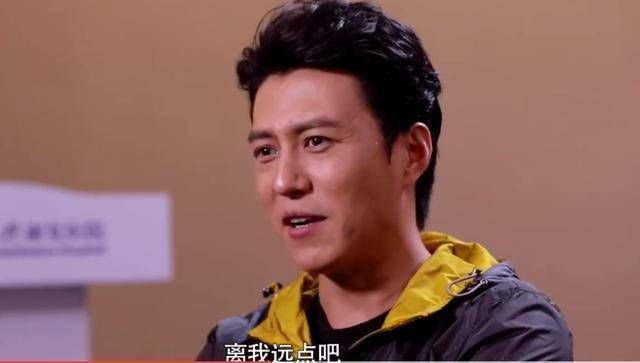 靳东和白百何拍完吻戏被递纸巾!靳东:以后不拍吻戏