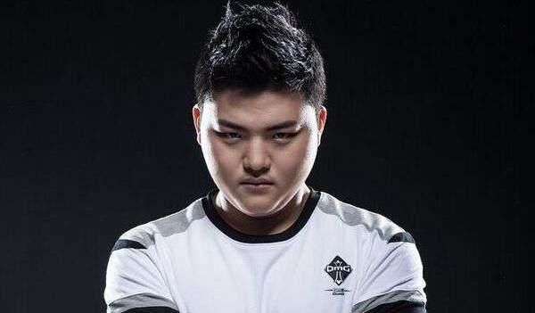 界第一ADC也有害怕的英雄?UZI最怕青钢影,F