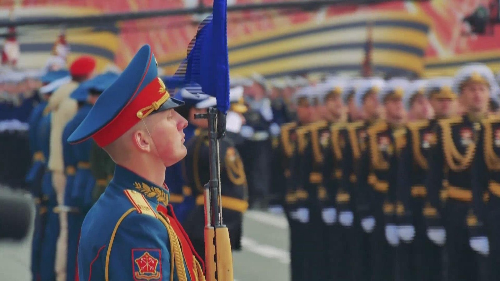 俄罗斯举行胜利日阅兵式 百件先进军事装备亮相_航空产业_中国经济网