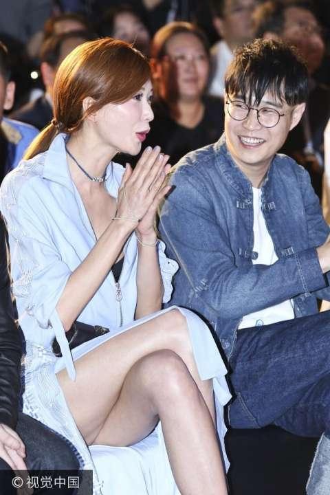 花絮林志玲高叉裙跷二郎腿不惧走光与小沈阳热赵丽颖吊带纱裙显甜美 花絮林志玲高叉裙跷二郎腿不惧走光与小沈阳热赵丽颖吊带纱裙显甜美