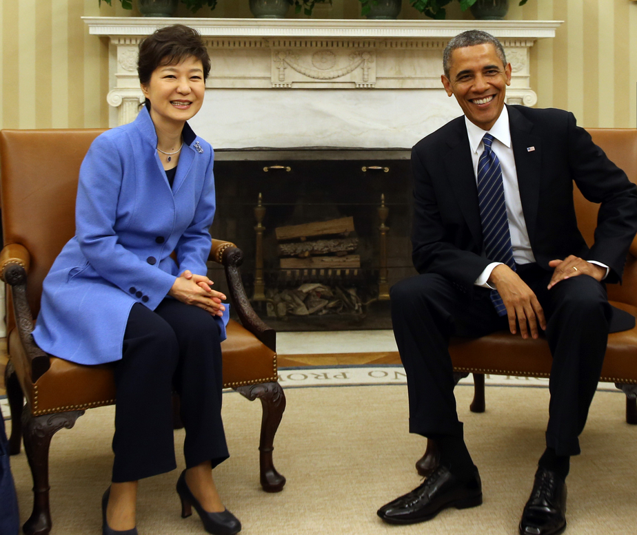 购衣费用超7亿韩元 盘点朴槿惠的穿衣经