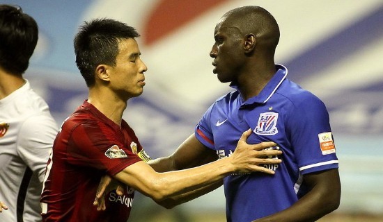 中国足球再现断腿惨剧:昔日留洋天才重伤腿部