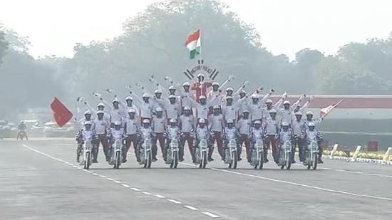 印度举行建军节阅兵 新一波摩托