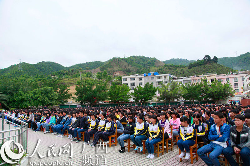县级高中的悲歌:教师、生源双流失 千余考生仅两人一本 县级高中的悲歌:教师、生源双流失 千余考生仅两人一本