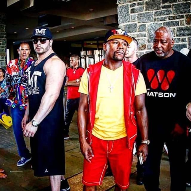 拳王梅威瑟身边4个最赚钱的职业,个个年薪超过