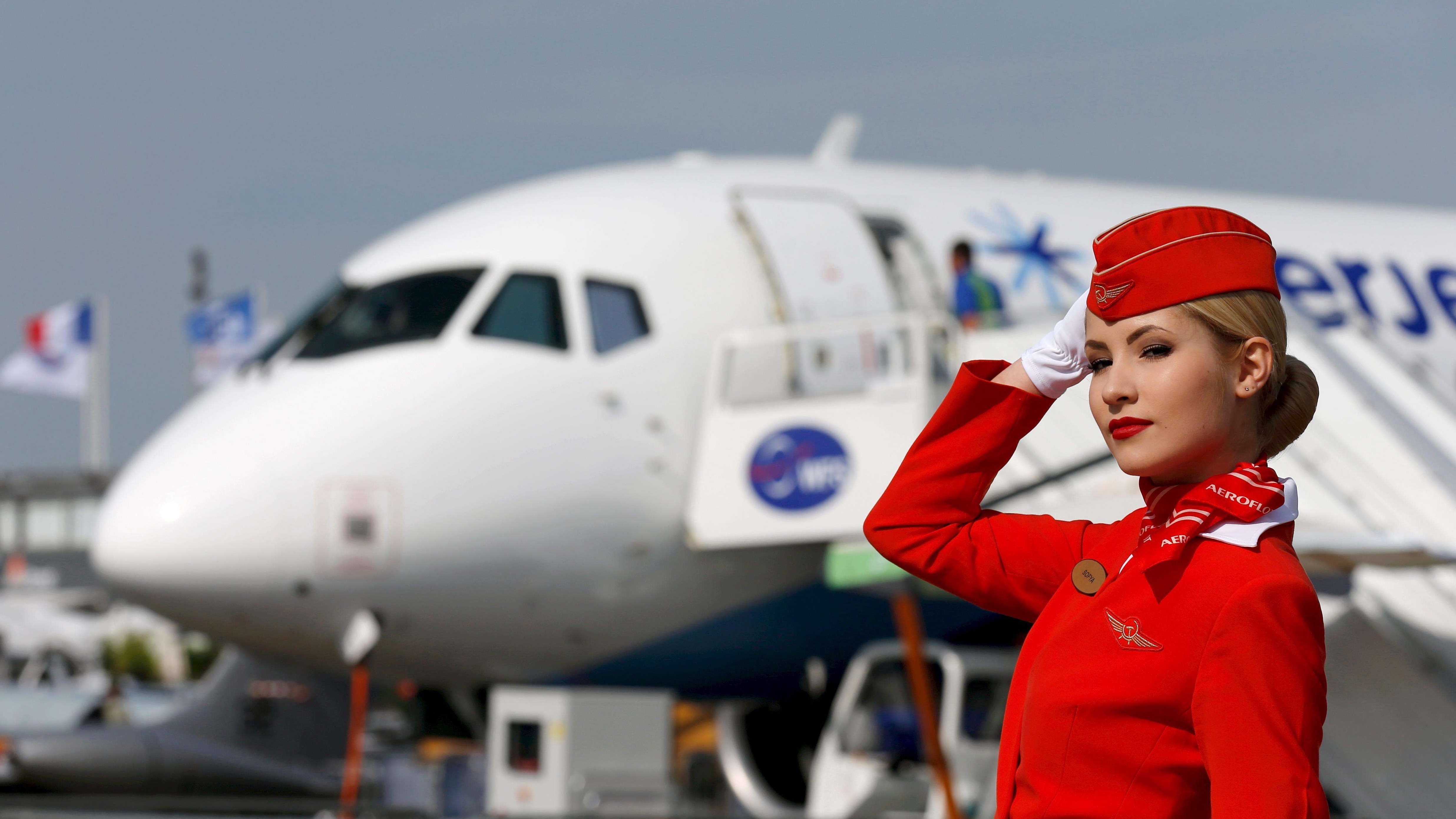 乘俄罗斯航空靠谱又惊险 成功降落乘客起立欢呼