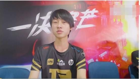 RNG辅助Ming谈及UZI手伤:他应该尽早退役