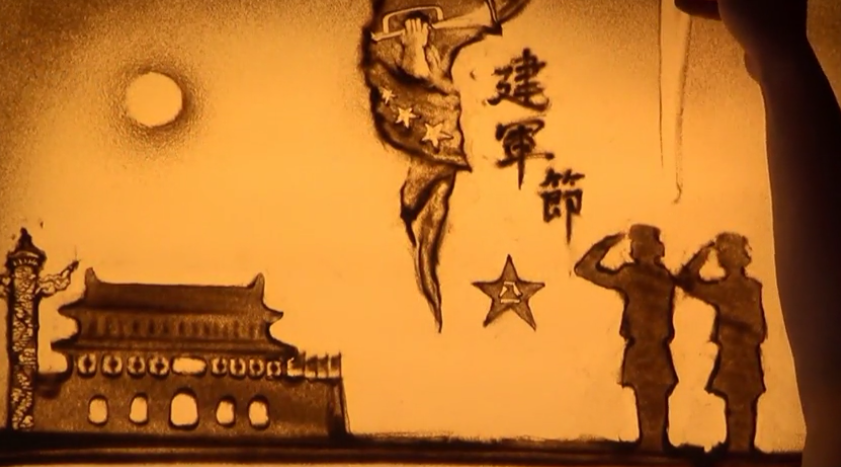 沙画 | 致敬女兵:军旗有你颜色更鲜艳 沙画 | 致敬女兵:军旗有你颜色更鲜艳