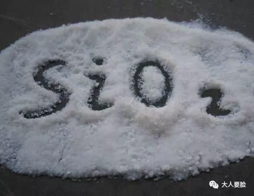 学范冰冰杨幂美滋滋敷面膜,却不知道自己敷的