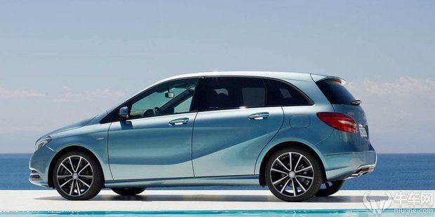 90后女司机:坐在奔驰B200里哭,感觉自己的眼泪