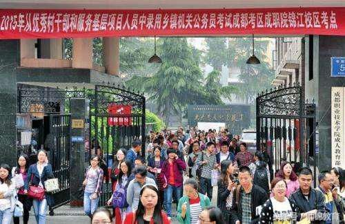 本科生考乡镇公务员难吗?真实原因很扎心,农村