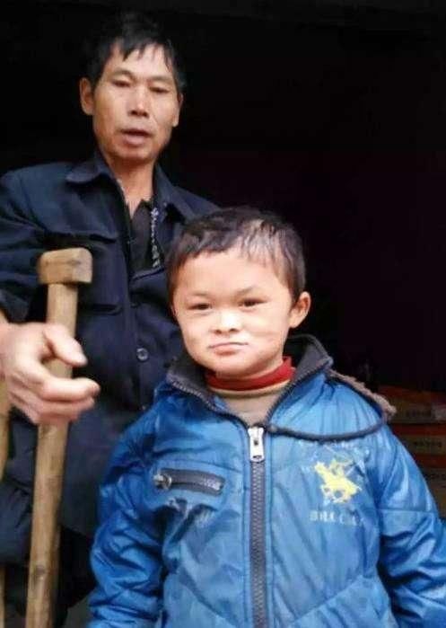 小马云被当猴耍,饭局上敬酒却无人应他!马云:这