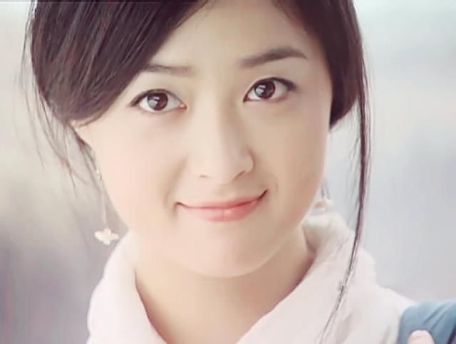 蒋欣近照减肥还是没有成功,这腿依旧是很粗