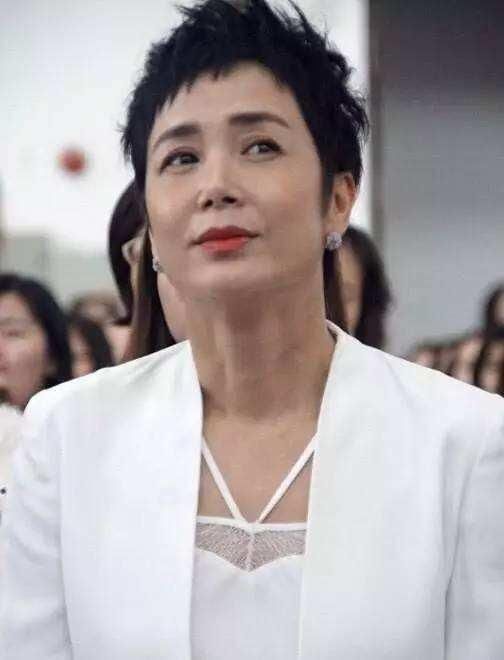 戏子坑股民何时休?继赵薇之后 蒋雯丽10亿收购