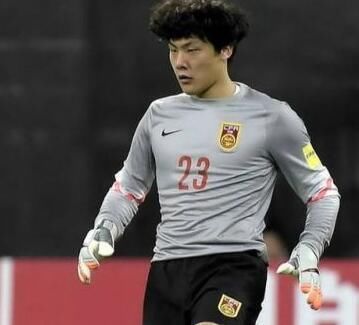 鲁能后防线新一哥浮出水面 资历显赫未来将带