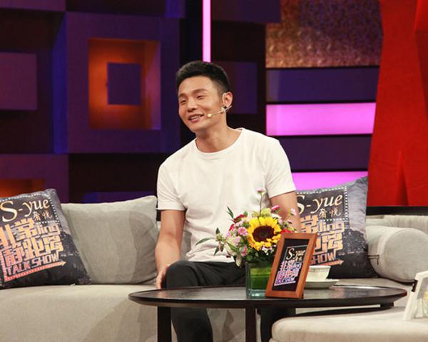 首次做客《非常静距离,李荣浩也带来了新出的单曲.