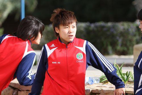 女足运动员24岁退役 一度摆地摊也不愿再踢球 女足运动员24岁退役 一度摆地摊也不愿再踢球